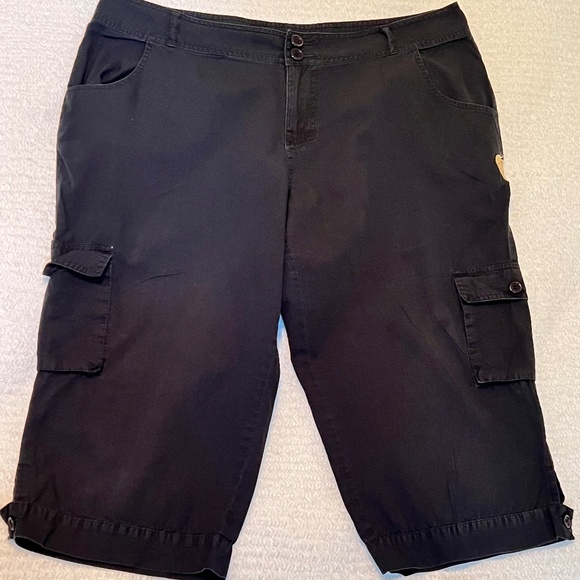 Aquafunky Black Cargo Bermuda Shorts — Double-Button Waist, ladies xl - Picture 3 of 6